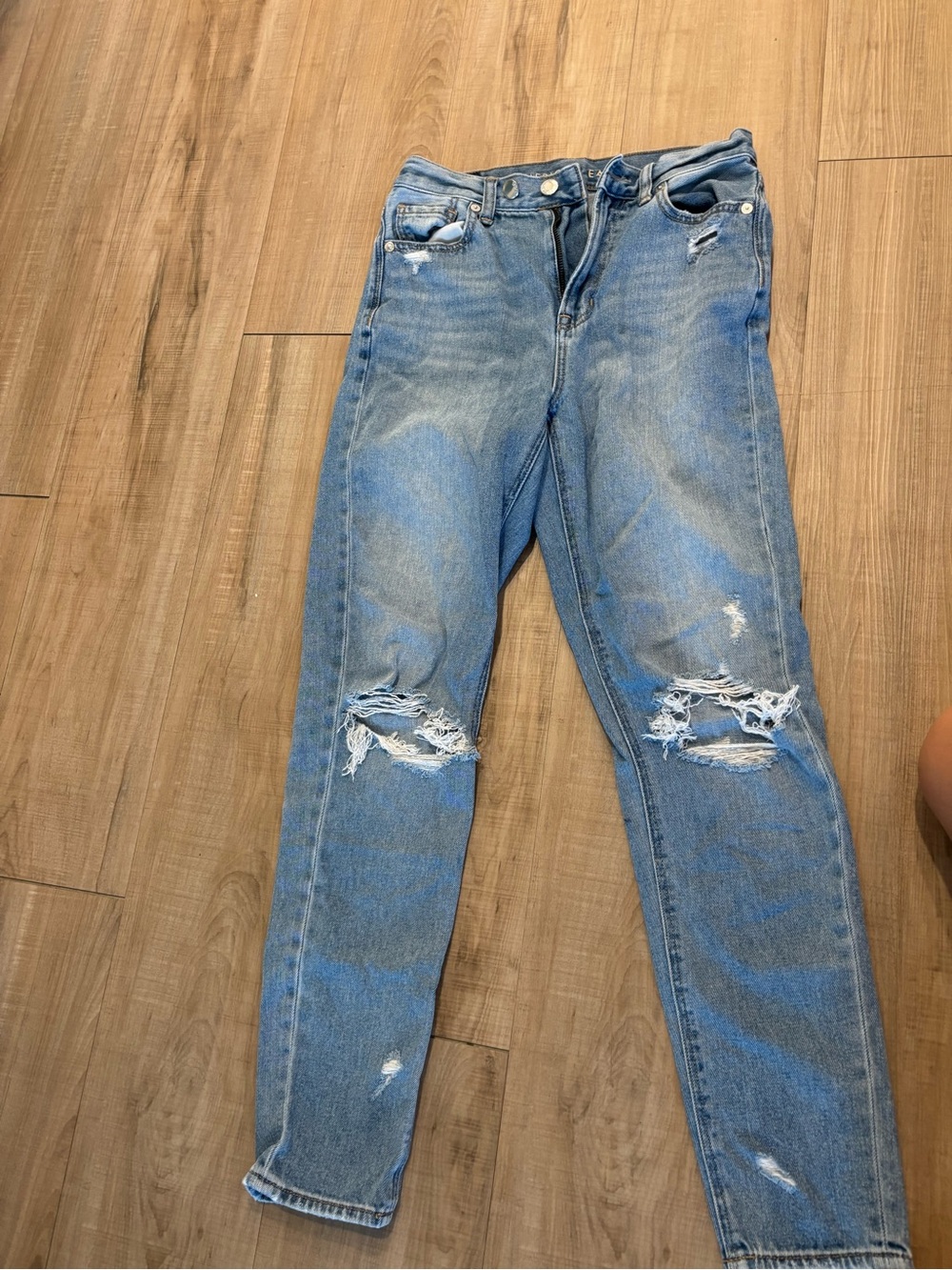 American Eagle Outfitters Light Blue Distressed Boyfriend Jeans
